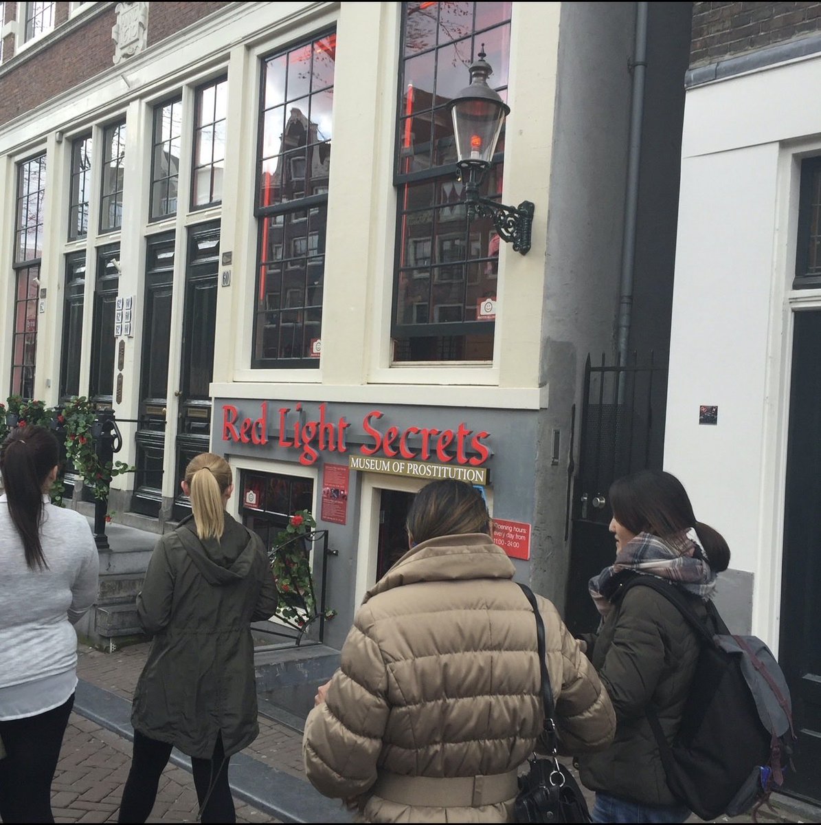 C340634's tweet photo. Haydeee Amsterdam bana müsade.. 
☺️☺️☺️☺️ https://t.co/kNnsUJRNrT