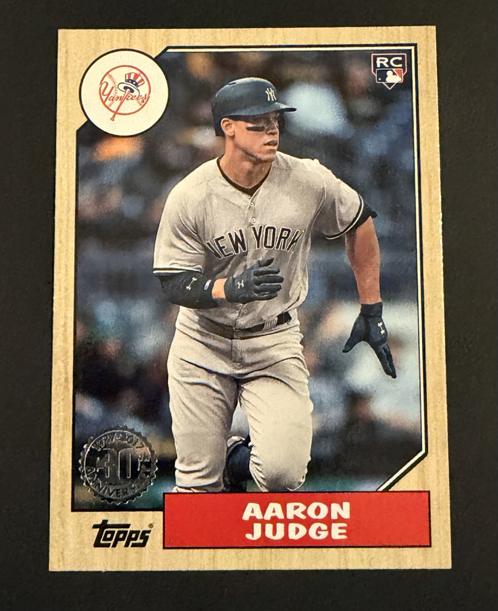 WaterPlantGuy's tweet image. 🔨 AUCTION ALERT 🔨
Aaron Judge 1987 Topps 30th Anniversary RC — ending in 24 hours! Clock is ticking on this one 👀
Perfect pickup for any Judge or Yankees collector 
#AaronJudge #Yankees #BaseballCards #SportCards #CardBreaks #Topps #HobbyIsAlive

ebay.com/itm/3978835497…