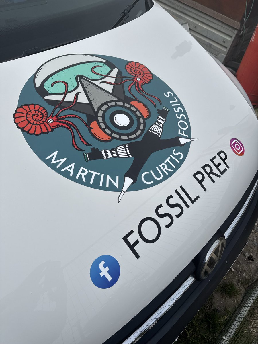 jurassicguides's tweet photo. It’s been a long time coming but I finally have graphics on my van. Expertly applied by @Goodwin_Grfx in Dorset. 
I highly recommend their services!
#jurassiccoast #professionalguide https://t.co/X82tptHobq