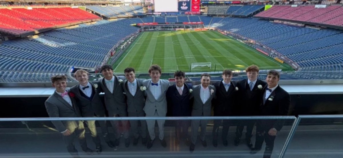 FHSCoachZBrown's tweet image. 🚨 Franklin HS ⚾️ Player Spotlight 🚨 

No pinstripes or baby blue uniforms but the boys are stilling looking sharp at the FHS Prom! Have fun fellas! 
#PantherPride