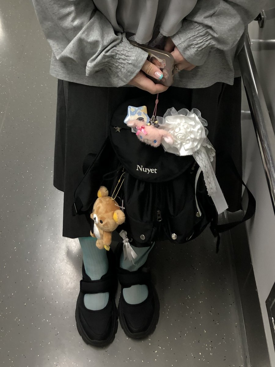 feelsoroooong's tweet photo. 민트코어 갸루바나나 리락쿠마사냥 을 동시에 진행🛍️ https://t.co/KeHAAaSvmC