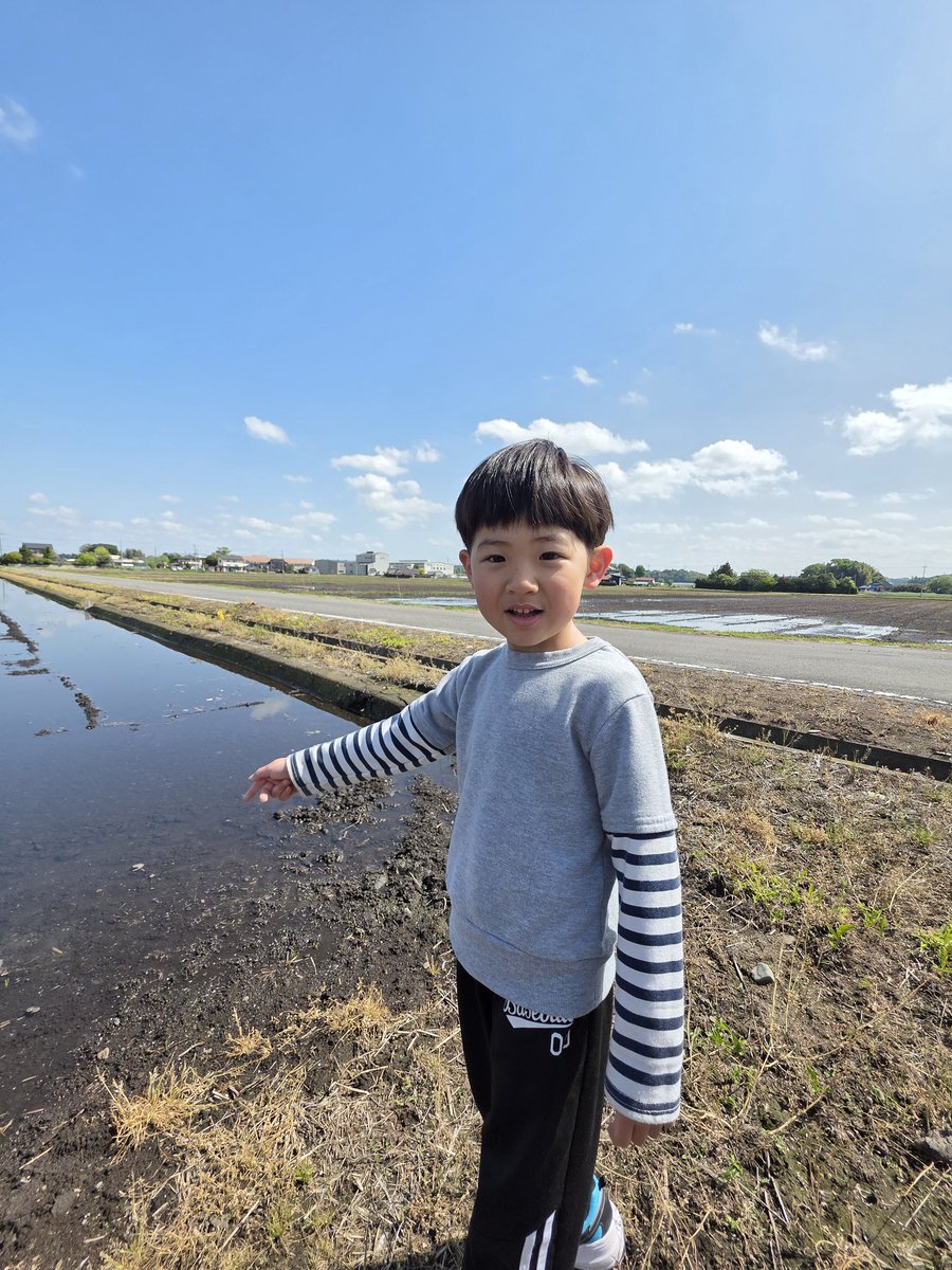 Roots7000's tweet photo. 初めましての方、よろしくお願いします。まずは自己紹介
・性別：男性
・投資：長期投資インデックス
　※有益な情報は出来ません😅
　※FXはやりません。
・趣味：今は、息子・カメラ（最近出来てない）＝御朱印集め・アニメ
親バカです。
禁煙、21/7/23
おはようの民。休民。 https://t.co/gBF2J7EV81