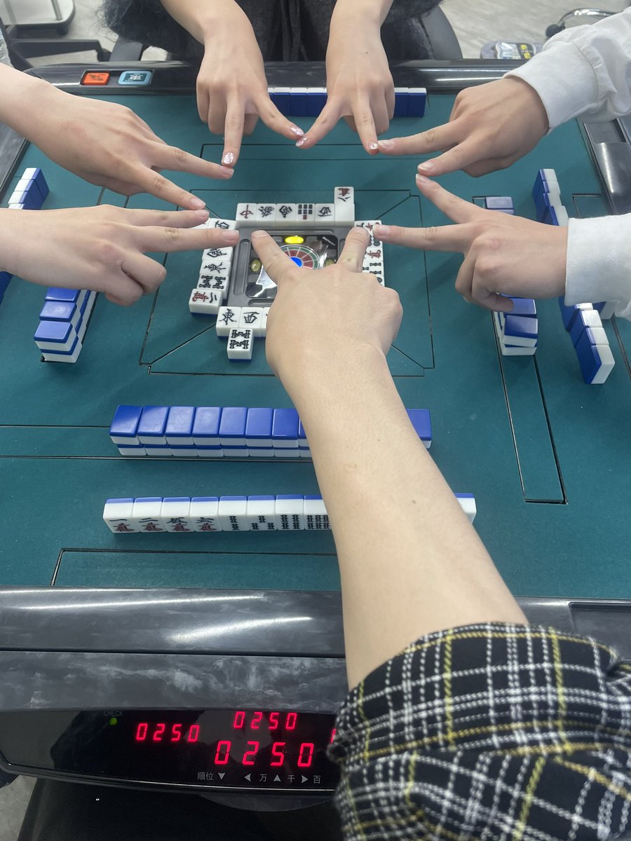 しんじ tweet media