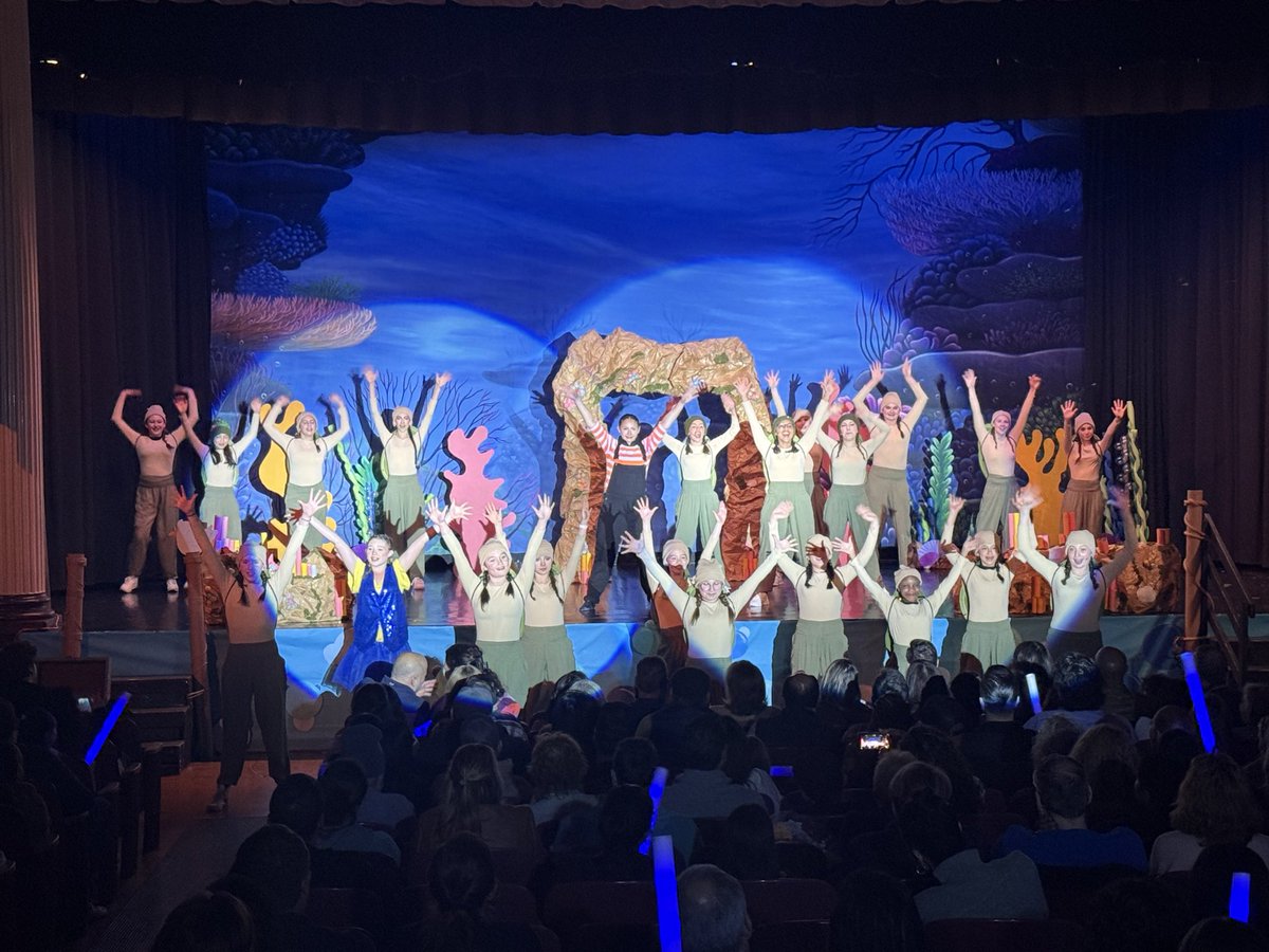 NutleyFPA_CTE's tweet photo. Bravo to the cast, crew, &amp; directors for 2 phenomenal performances of Disney’s Finding Nemo Jr.! From diving into the big blue to travel to P. Sherman, 42 Wallaby Way, Sydney, our middle school students nailed it! 🐠🪸A special shoutout to everyone behind the scenes! Congrats! 🎭 https://t.co/byTJpMNRzE