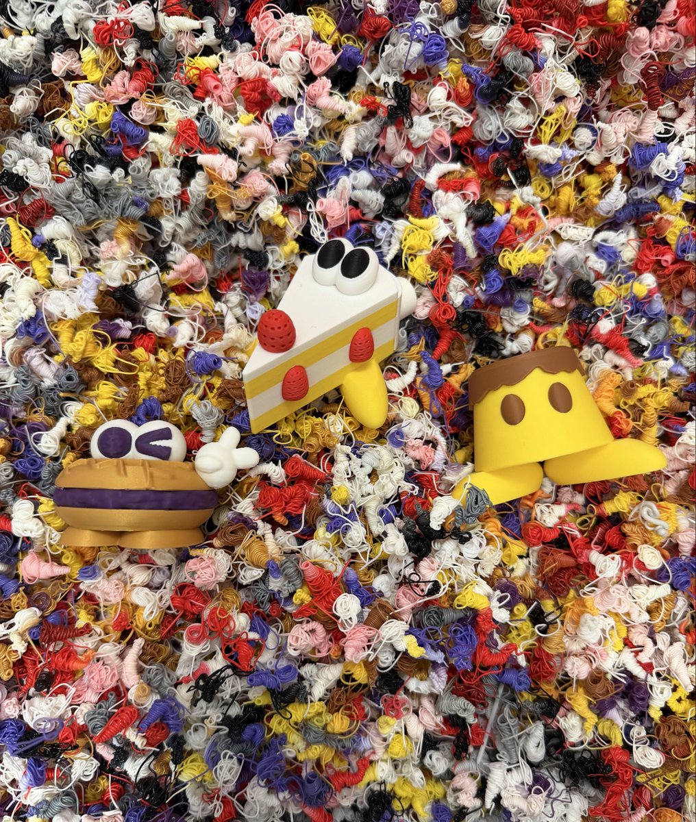 marro15s5's tweet image. 背景は3Dプリンターの多色印刷で出るPoop(フィラメントの塊)です。

努力の結晶みたいで、中々捨てられない🍰

※あまり出ないモデルもあります。

#3Dプリンター #3DP
#オリジナルキャラクター