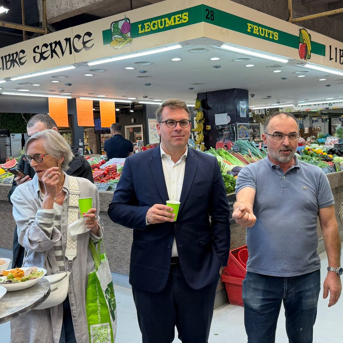 geoffroyboulard's tweet photo. Du nouveau au Marché des #Batignolles ! 🍎 Fin des travaux à l’entrée Brochant : nouvelle signalétique et éclairage LED pour un accueil plus moderne et chaleureux. 
Un engagement tenu avec @Mairie17, la Ville de Paris et le délégataire #EGS
@Paul_Hatte @TLaureline @L_Fernandes_17 https://t.co/hVVdRB60Wg