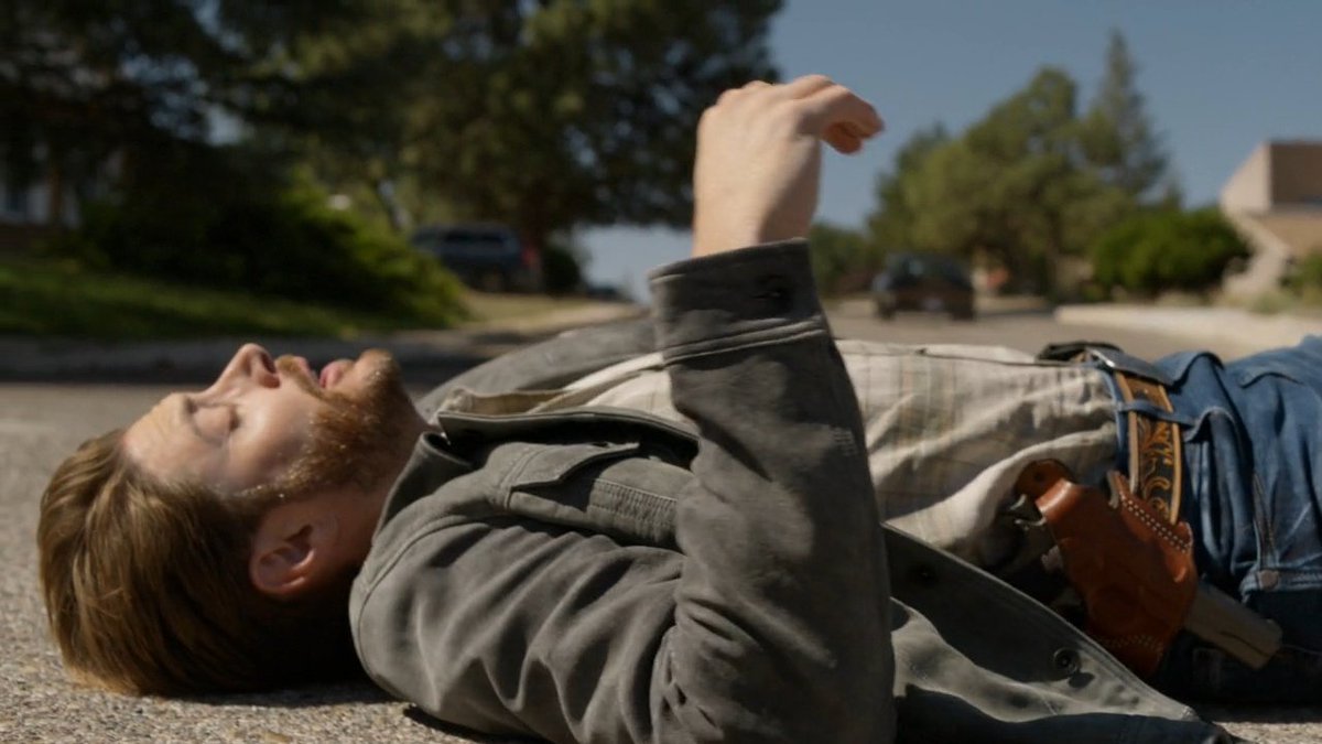 sheisDLVEEN's tweet photo. His messy hair and the way he's lying on the ground was kinda hot 🥵 https://t.co/lyWB3uQQOs