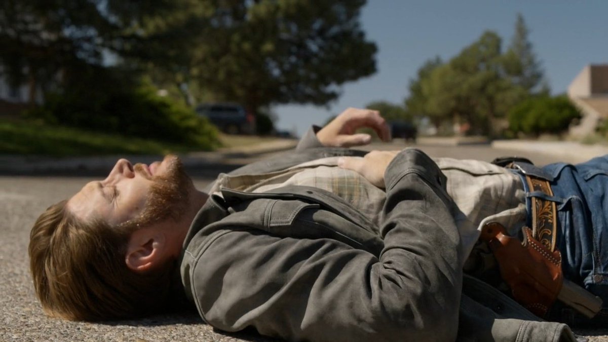 sheisDLVEEN's tweet photo. His messy hair and the way he's lying on the ground was kinda hot 🥵 https://t.co/lyWB3uQQOs