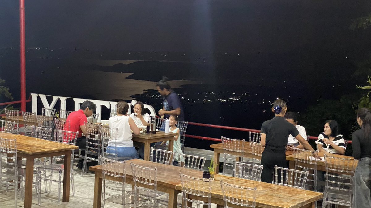 LylethP's tweet photo. Full moon reflecting light on taal like at Lyleth’s💕 https://t.co/Y8alPkHu8E