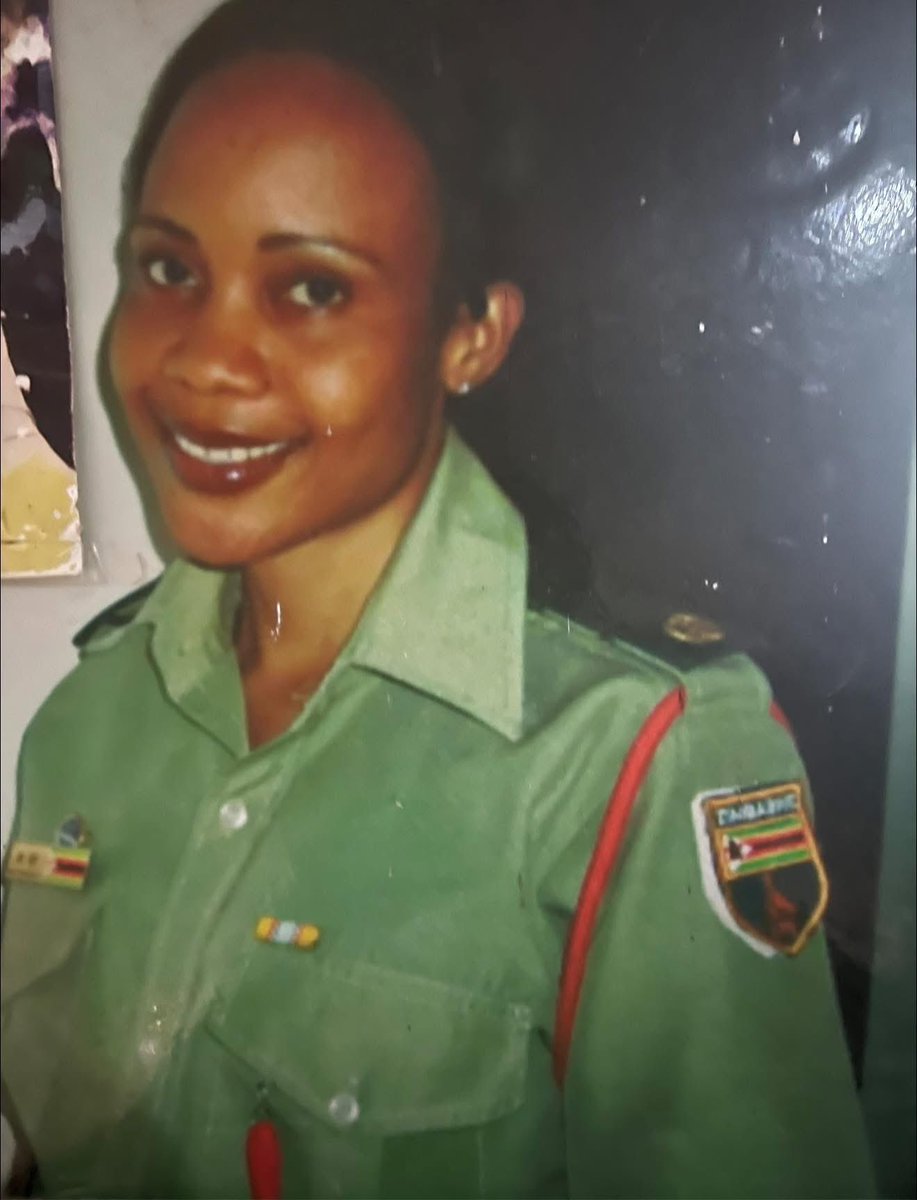 LynneStactia's tweet photo. Major 20 years earlier Vs  Colonel 20 years later… Manje zvana  Patati kungomera sehowa fanike isu ma Street Lt General, kungomuka rank yakwira kunge peturu lol 😜 https://t.co/k3hmjnlI53