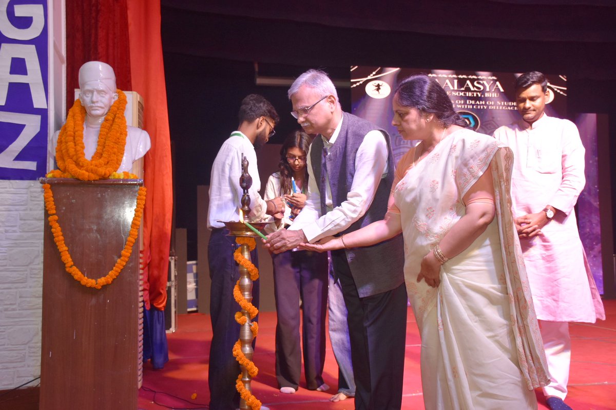 bhupro's tweet image. It was a splendid display of student talent and creativity as the ‘Taalasya’ Dance Society of the University, under the aegis of the Dean of Students and in association with City Delegacies, BHU, organized “AAGAZ: The Ultimate Orientation.” 

#BanarasHinduUniversity #StudentLife
