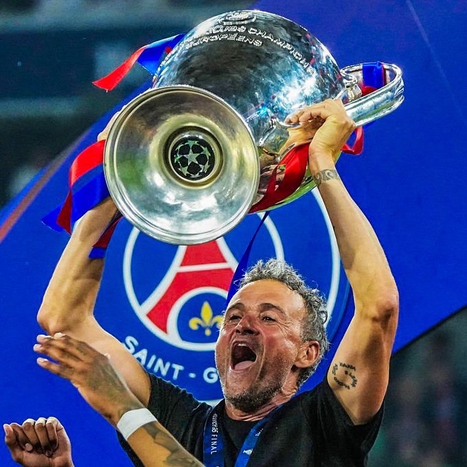 🇪🇸🗣️ Luis Enrique: "Do I have pressure? None. Pressure is for someone who has to go to work 7 days a week, and get up at 6 and not be able to get sick. I live like a man and work with a smile." 

Happy birthday to him. ❤️👏