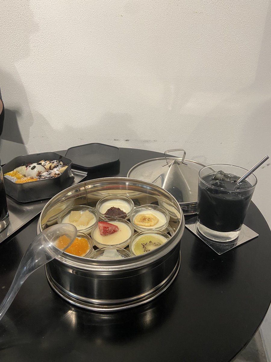 Traum_sam's tweet photo. 石川町観光してきましたよ〜
ただ食べて少し買い物しただけで諭吉が飛びました。ﾄﾞﾋｬ-----…
でも商店街綺麗だった、また行きます https://t.co/unf8vFM87J