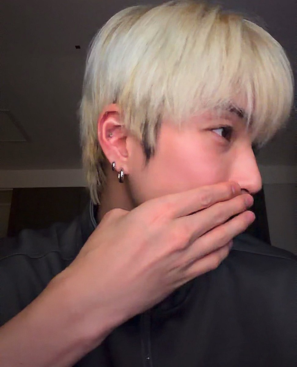 hsh_bbm's tweet photo. 제코가그렇게예쁜코가아니잖아요 ??????? https://t.co/HzndXevkwi