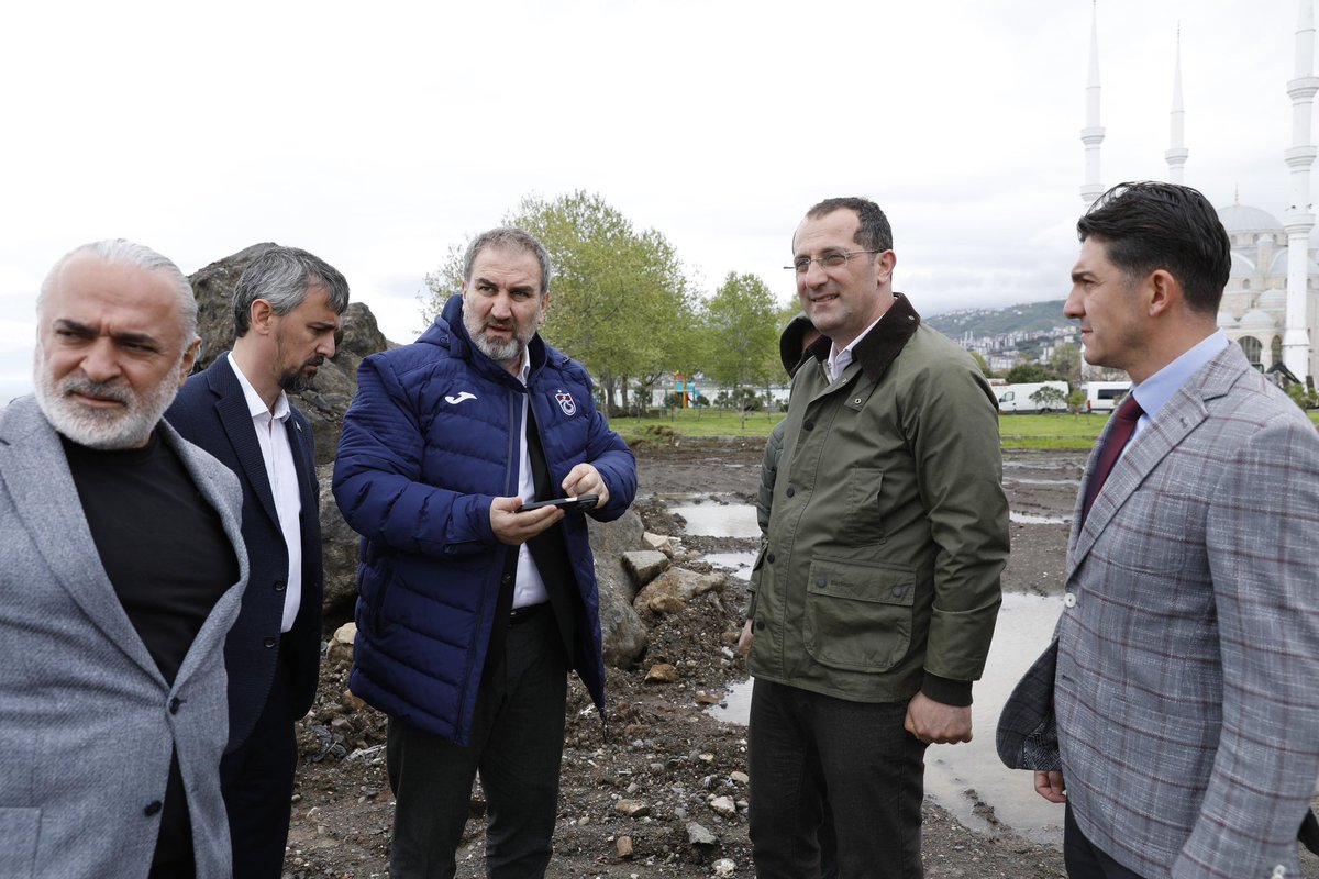 osman_ekim's tweet photo. 📍 Kavaklı

AK Parti Genel Başkan Yardımcımız, Trabzon Milletvekilimiz Sayın Mustafa Şen,
Trabzon Milletvekilimiz Sayın Yılmaz Büyükaydın ve
AK Parti Akçaabat İlçe Başkanımız Sayın Muhammet Ali Yılmaz ile birlikte;

✅ Akçaabat Stadyumu
✅ Akçaabat Otogarı
✅ Sargana Parkı ve Anıtı
✅ Yeni Yaşam alanı

yapılması planlanan alanda incelemelerde bulunduk.

İlçemizin ulaşımına ve sosyal yaşamına katkı sağlayacak bu projelerle, Kavaklı’mıza modern ve fonksiyonel yeni bir yaşam alanı kazandırmayı hedefliyoruz.

📌 Not: Paylaşılan proje görseli temsilidir.