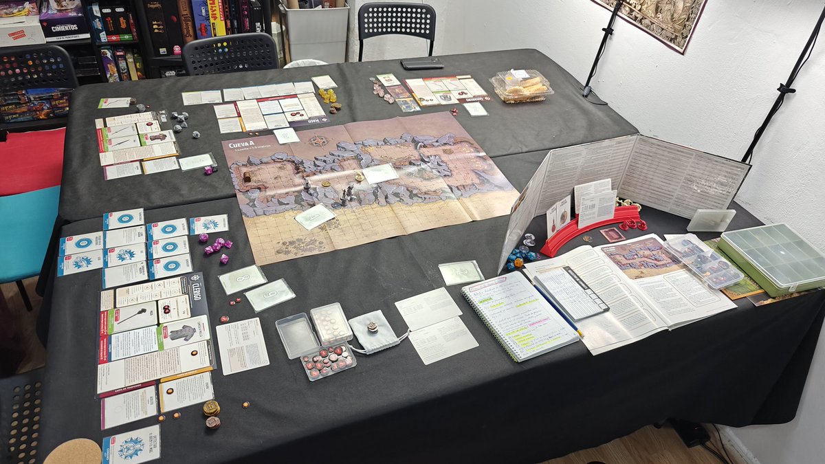 cktgames's tweet photo. Ayer empezamos la campaña a la nueva caja de inicio de Dungeons &amp; Dragons 5'5. En mesa aparenta un juego de mesa y jugándolo también da esa sensación. La historia la añades tú. Se disfrutó bastante. https://t.co/if2fCWqVQl