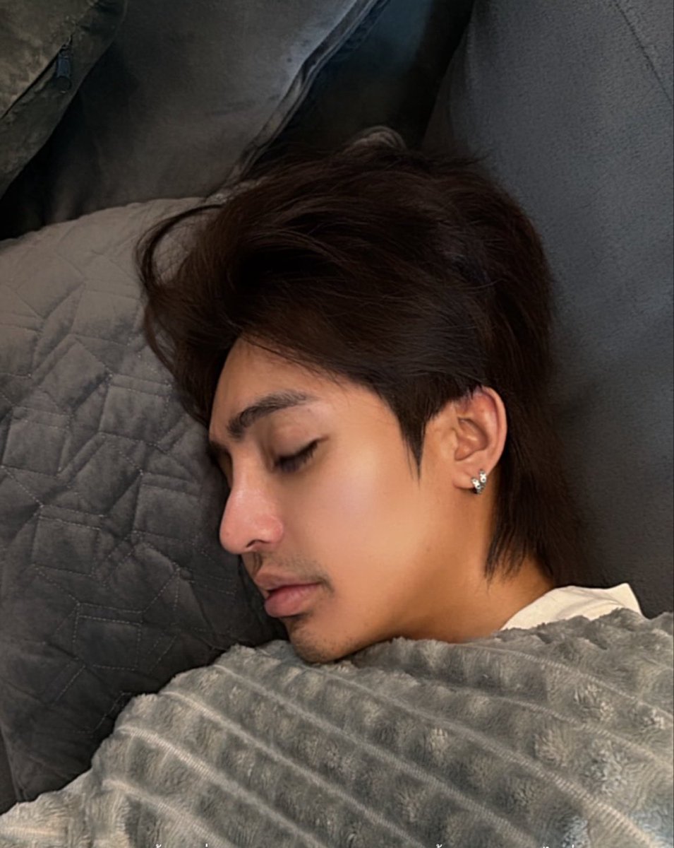 mixlucu's tweet photo. man be napping while mix's parents are visiting because he KNOWS he already secured the son-in-law position in the wongratch family https://t.co/0bCtAjdqBh