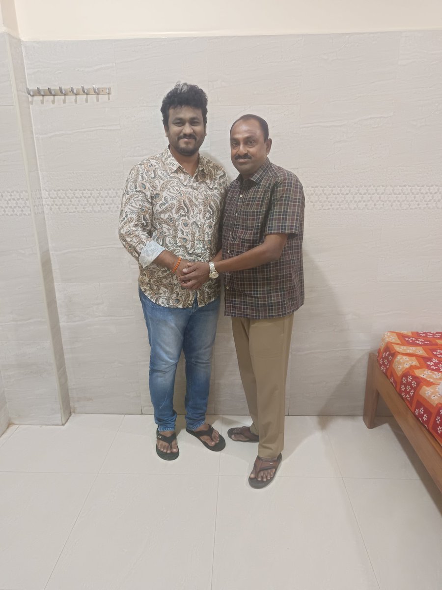 ఈరోజు  మెగా యూత్ ఫోర్స్ మీటింగ్ కి కడప కి విచ్చేసిన మా ఏడిద బాబీ గారిని ❤️ కలిసిన సంధర్భంగా💐
<a href="/bobby_yedida/">Bobby Yedida</a> garu
