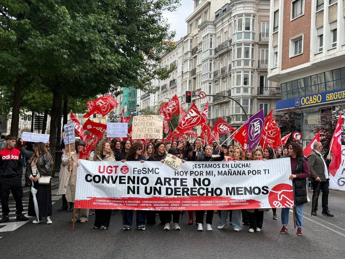 ugtcantabria's tweet photo. UGT Cantabria se une a la jornada de huelga y las manifestaciones del sector del comercio textil y del calzado en defensa de sus derechos laborales.
✊ Ni un paso atrás en derechos.
#ugtcantabria #comerciotextil #manifestación https://t.co/LtfdN0sJlm