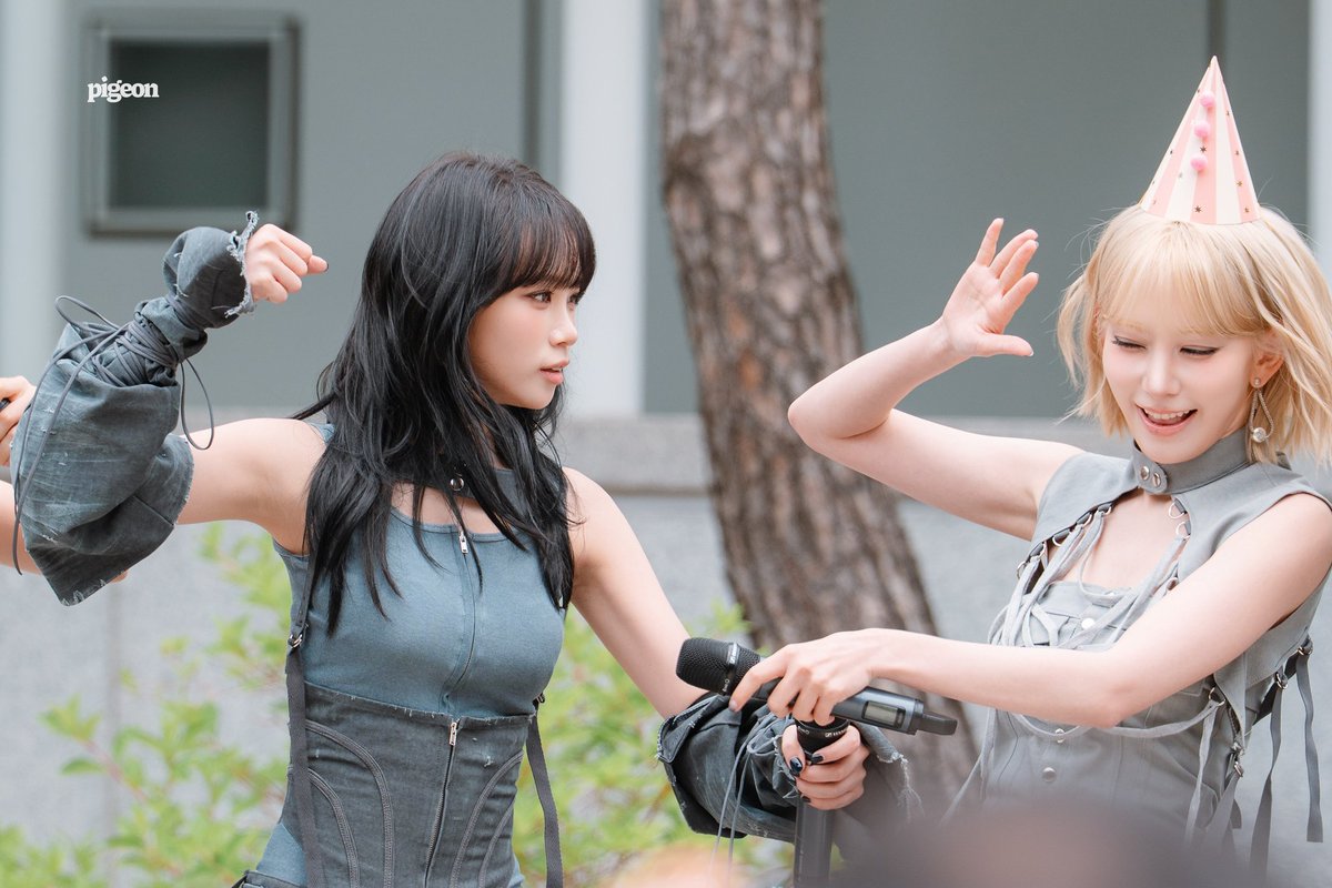 pigeon__pic's tweet photo. 4주년 축하!

#르세라핌 #쌈아치 https://t.co/8mo3ifEcuU