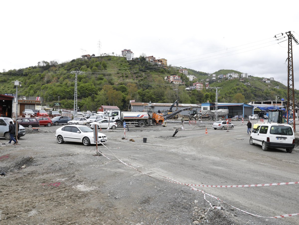 osman_ekim's tweet photo. 📍 Osmanbaba Kavşağı

AK Parti Genel Başkan Yardımcımız, Trabzon Milletvekilimiz Sayın Mustafa Şen ve AK Parti Akçaabat İlçe Başkanımız Muhammet Ali Yılmaz ile birlikte Osmanbaba Kavşağı’nda devam eden çalışmaları yerinde inceledik.

İlçemizin ulaşım konforunu artıracak, trafik akışını daha güvenli ve düzenli hale getirecek bu önemli çalışmayı yakından takip ediyoruz.

Akçaabat’ımız için durmadan çalışmaya devam.
