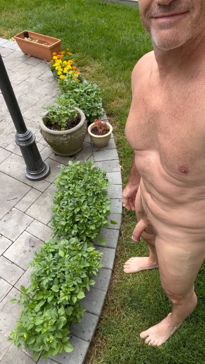 Nudist since 91 tweet media