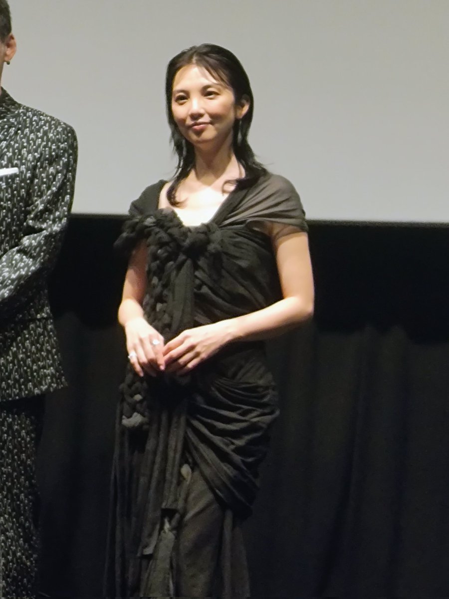 横浜国際映画祭レッドカーペットでは高いチケット代払ったのにプロの