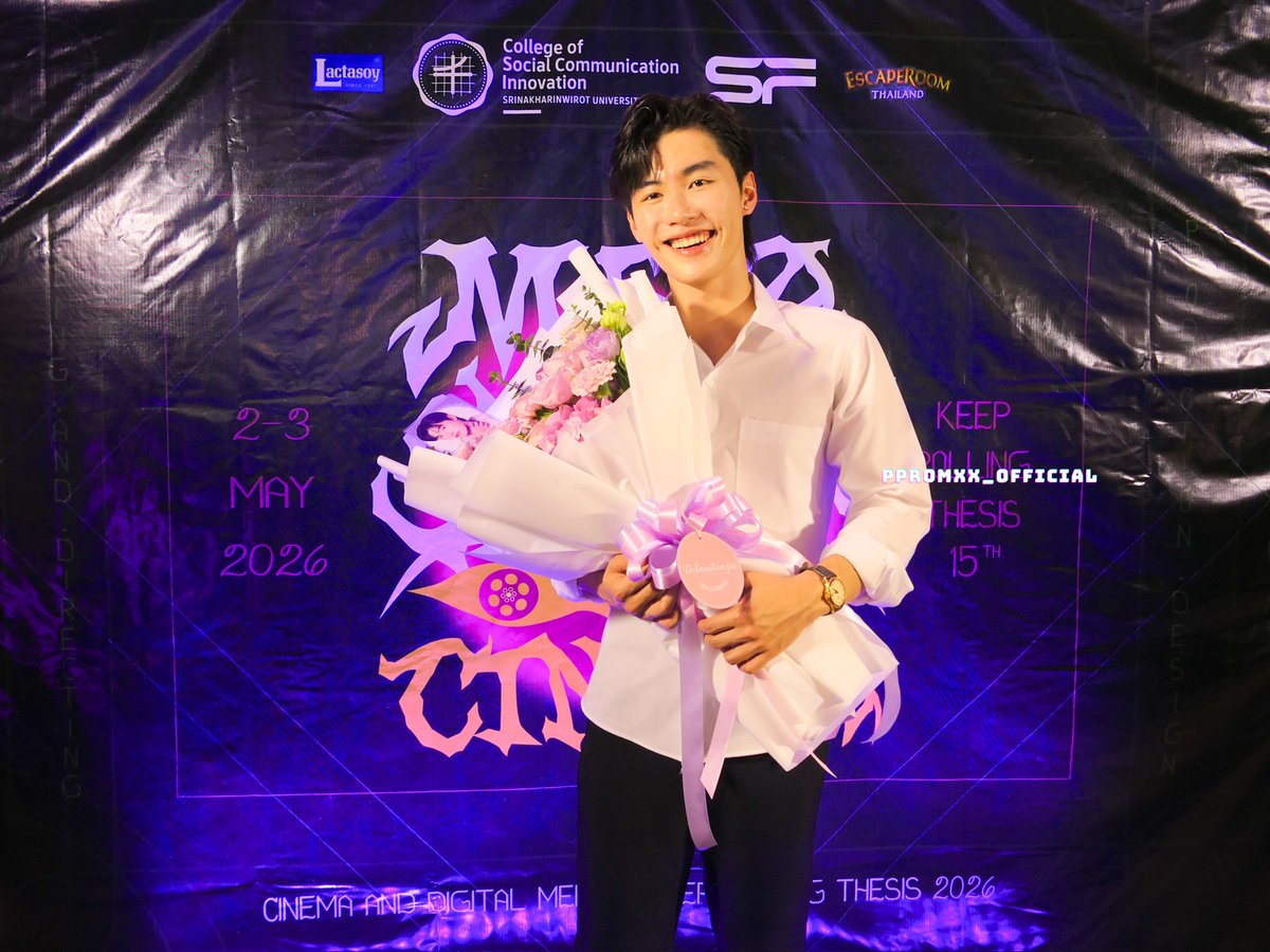 ppromx_official's tweet photo. 🎪น้องพร้อมในงาน KEEP ROLLING THESIS EXHIBITION 2026 🧿 | META-SPIRIT CINEMA วันนี้ค่ะ

หล่อทะลุกราฟฟฟฟฟฟไปเลย

#MetaSpiritCinema

@ppromxx_ #ppromxx_
#มังคุดของพร้อม https://t.co/roazp6oEgx