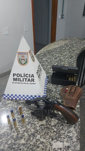 PMERJ's tweet photo. 🎯 VEÍCULO SUSPEITO INTERCEPTADO EM MIRACEMA
Equipes do #36BPM interceptaram um veículo suspeito na RJ-116 com a RJ-200, no Trevo da Usina, que seguia no sentido Laje do Muriaé x Miracema, com três ocupantes, nesta sexta-feira (01/05).👇
#ServireProteger #PMERJ https://t.co/wFopECeNkL