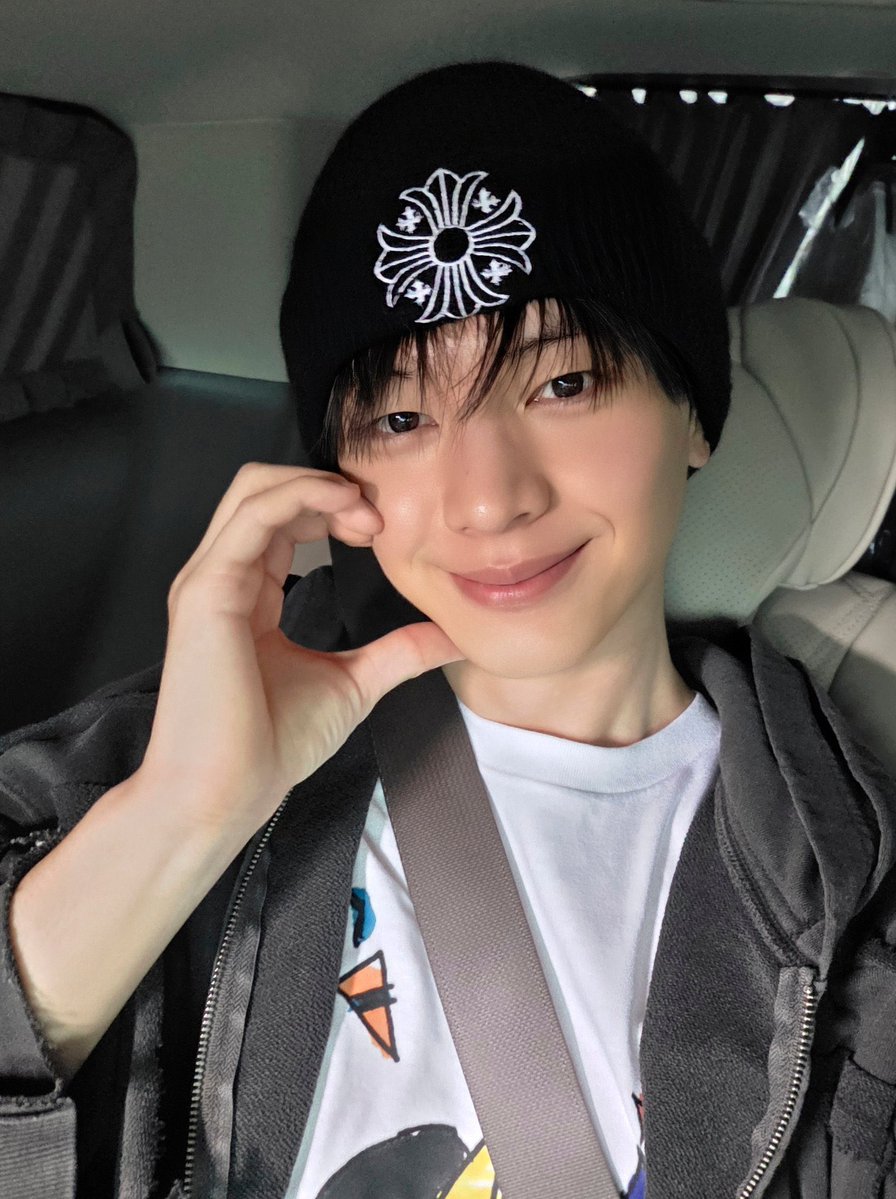 우땨 tweet media