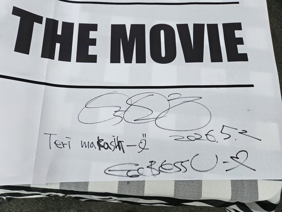 bogummagicID's tweet photo. "The actor came out and got a 2-shot Americano in a tumbler, and later came back to slowly read the banners and the large banner, fill out the puzzle, and read every single letter!"

(1/3)

Thank you, Bogummy... for signing our banners and newspaper 💛 https://t.co/oVuPrLuUZZ