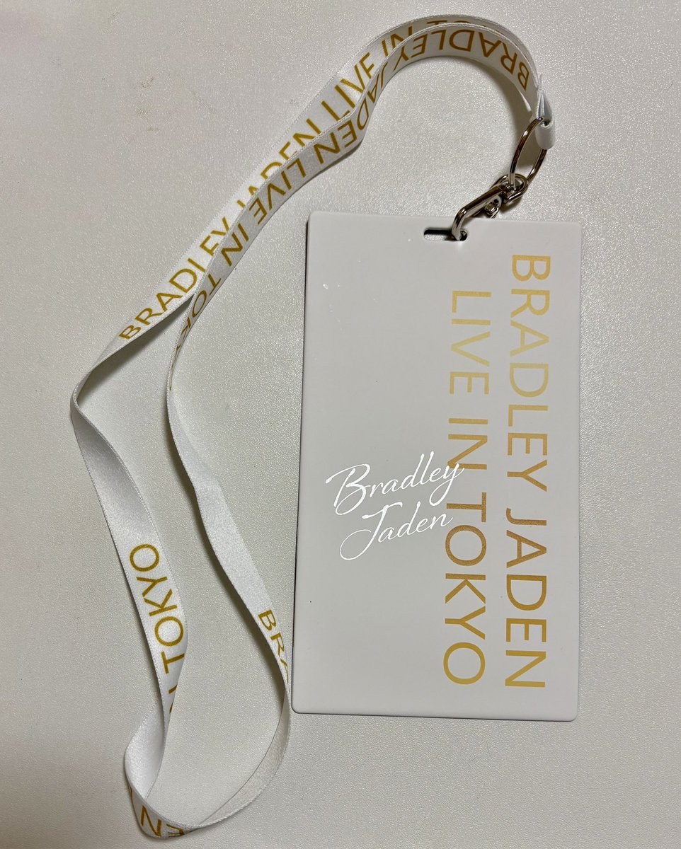 kumuran's tweet photo. 🎵BRADLEY JADEN LIVE IN TOKYO🎵
ノリにノッてる人の歌は本当にamazing🤩
迫力ある歌も優しいバラードも全部魂が震えて、終わってからもずっと感動に包まれてる✨
ハイタッチ券にしたら握手してくれた〜💓今日眠れないかも。

#ブラッドリージェイデン
#ブラッドリー・ジェイデン https://t.co/KHWvVZfzuj