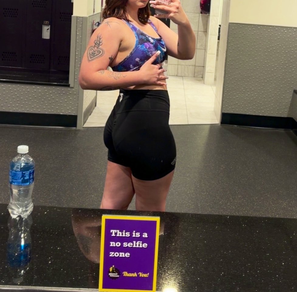 CinnaGotStyle's tweet photo. i ๐ค the gym
#armday #gymgirl #musclemommy #killcrewapparel #nike #tattoos #imjustagirl https://t.co/zmNxdddl8Q