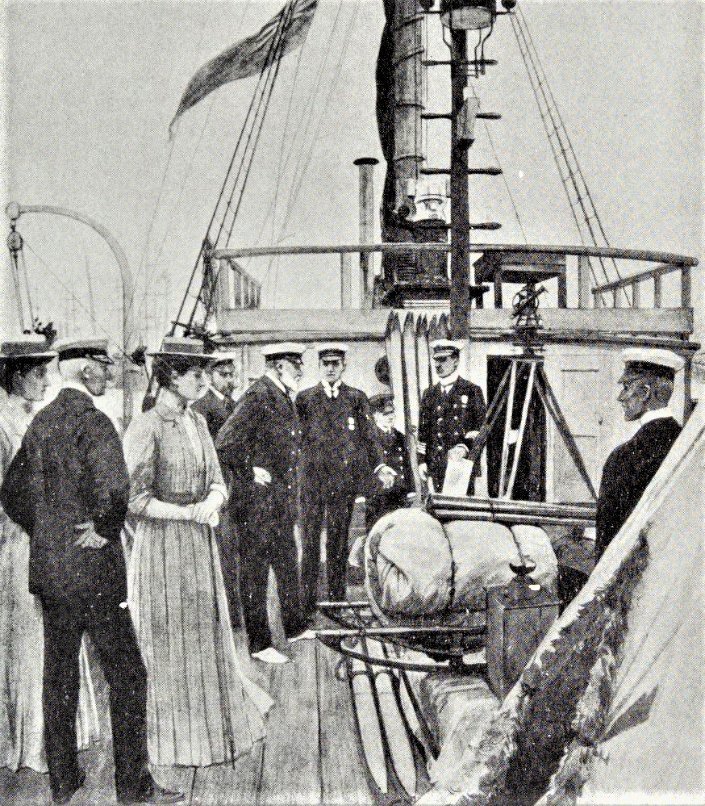 AnaMoretto4's tweet photo. #AlphabetChallenge 
#WeekQforQueens 

Alexandra of Denmark, on 4 Aug 1907, visits #Shackleton's Nimrod. The Queen presented to Shackz a silk Union Jack, a photo of herself and a pic of Victoria and Albert with the inscription: "May this Union Jack lead you safely to the S. Pole". https://t.co/tIZephABrw