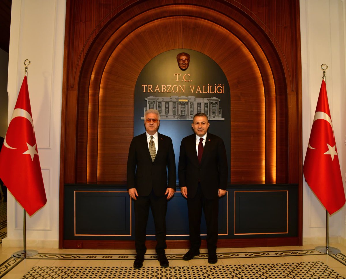 devtiyatro's tweet photo. Tamer Karadağlı ile Trabzon’un Sanat Vizyonu Yeniden Şekilleniyor: Uluslararası Festival Öncesi Yeni Sahnenin Devlet Tiyatrolarına Devrinde Sona Gelindi!..

@TCKulturTurizm @MehmetNuriErsoy @BatuhanMUMCU @TrabzonValilik https://t.co/RqxYMP23q0