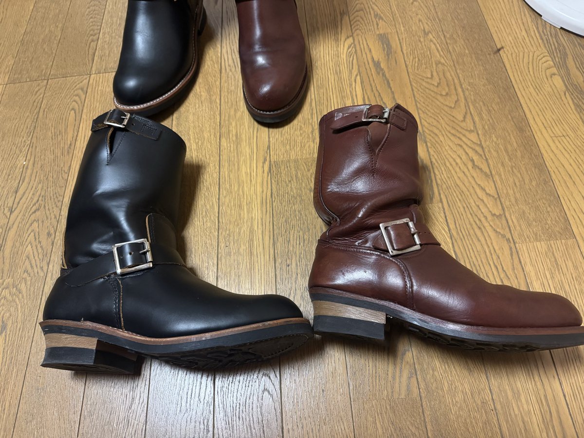 Snoopy1ove's tweet photo. #レッドウイング
#エンジニアブーツ
#PT91
レッドウイングの8271と2966比較。
週に数時間しか履けないので2966が育つまでどれだけ時間が掛かるんだろうか… https://t.co/KvwDibXb89