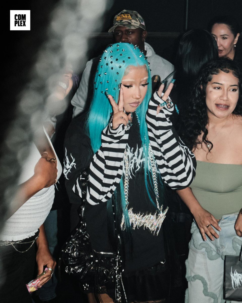 Access Kardashian tweet media
