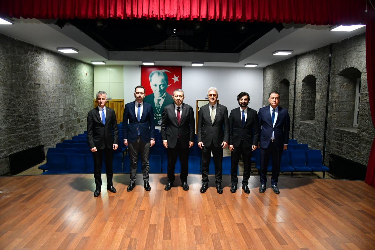 devtiyatro's tweet photo. Tamer Karadağlı ile Trabzon’un Sanat Vizyonu Yeniden Şekilleniyor: Uluslararası Festival Öncesi Yeni Sahnenin Devlet Tiyatrolarına Devrinde Sona Gelindi!..

@TCKulturTurizm @MehmetNuriErsoy @BatuhanMUMCU @TrabzonValilik https://t.co/RqxYMP23q0