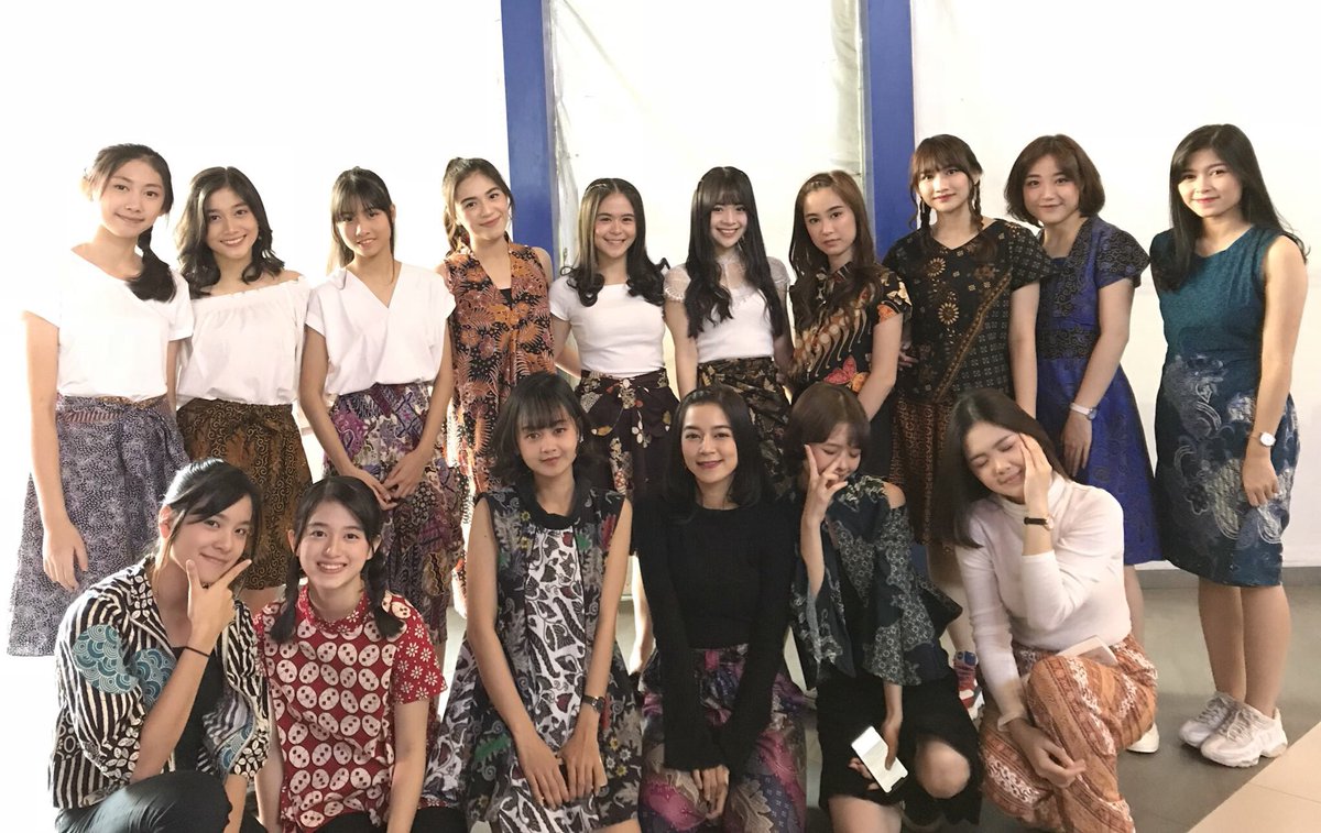 ASWK___'s tweet photo. Sebenernya pas circus tim J 2019 tuh bertiga ama ajiji. Mereka pernah mau kabur karena stres ama latihannya 🤣
Nostalgia dikit yak @A_MutheJKT48 @C_JessiJKT48 @_zeeasadel https://t.co/giPkrP89bo