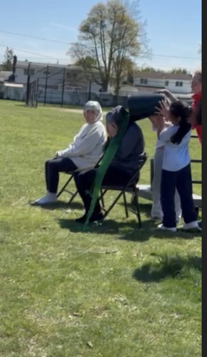 CBS_Bethpage's tweet photo. We are so grateful to our amazing PTA and entire school community for your support during our Boosterthon Fundraiser! Your participation made it such a success. Getting slimed was definitely a fun way to celebrate all that hard work! 🎉💚 https://t.co/zjhBVwMM6U