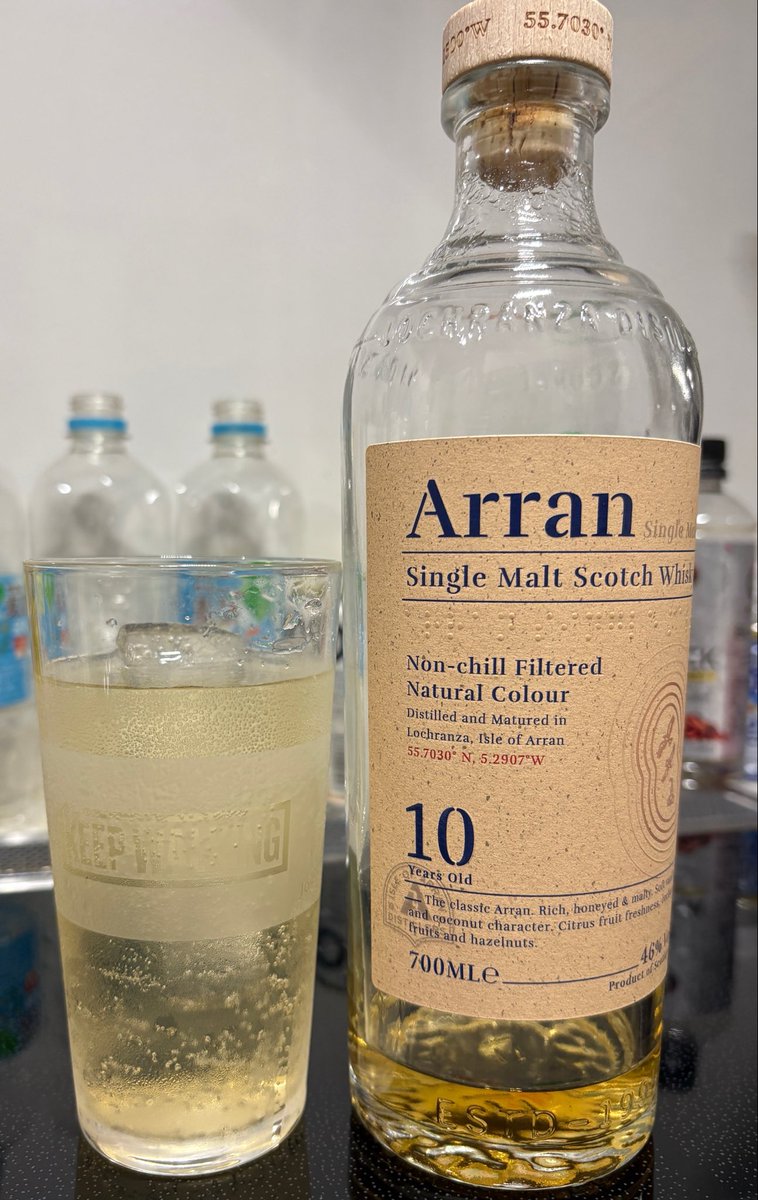Northern_East's tweet image. 今日のお供②
#アラン　10年　ハイボール
もう残り少ない。
こうなって出てくるノスタルジー。
クリーミーにココナッツ、柑橘に樽感、ベースは変わらないけど些細なニュアンスは飲むごとに違った印象。本当に美味しいやつだった🥃最後、どう飲むか…
#ウイスキー
#晩酌
