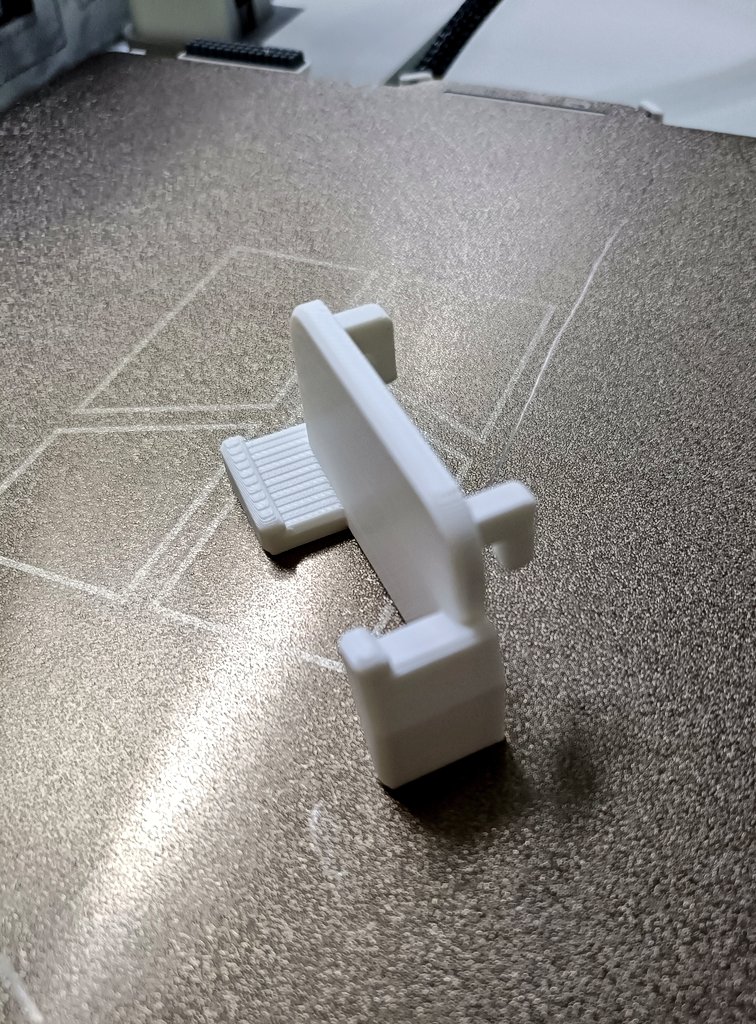 kamezo771's tweet image. 夕べフィラメント詰まりでトラブったので😵
今日は小物をいくつか刷りました🧑‍🔧💦
#3DP #A1