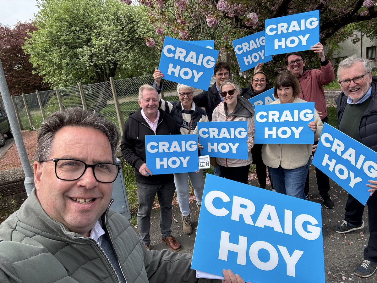 CraigWHoy1's tweet photo. Great turnout in #Annan and #Lockerbie today where voters are acutely aware the election in #Dumfriesshire is going down to the wire - with an SNP win a real risk unless pro-UK voters unite behind me and @ScotTories. 
Both votes will stop the SNP winning the majority it craves. https://t.co/JUxDLS74a7