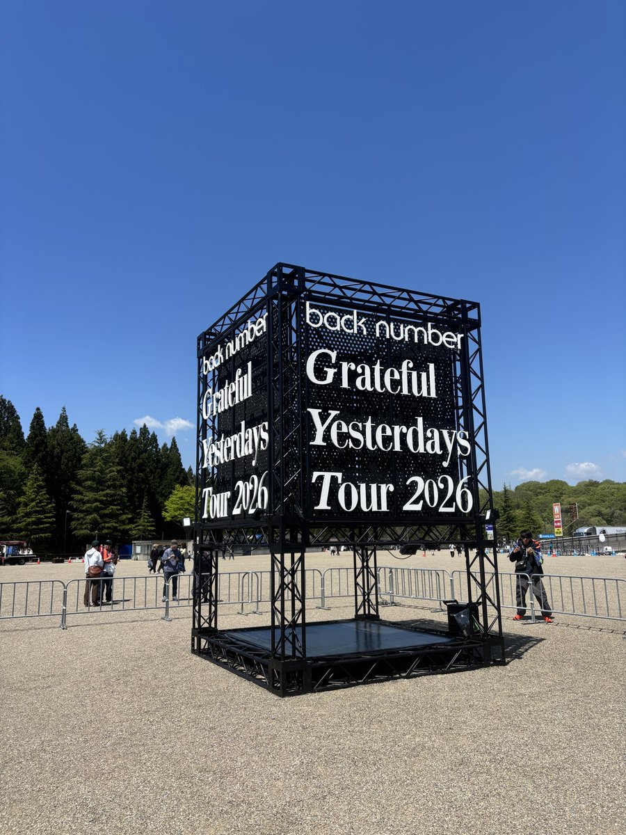 建 tweet media