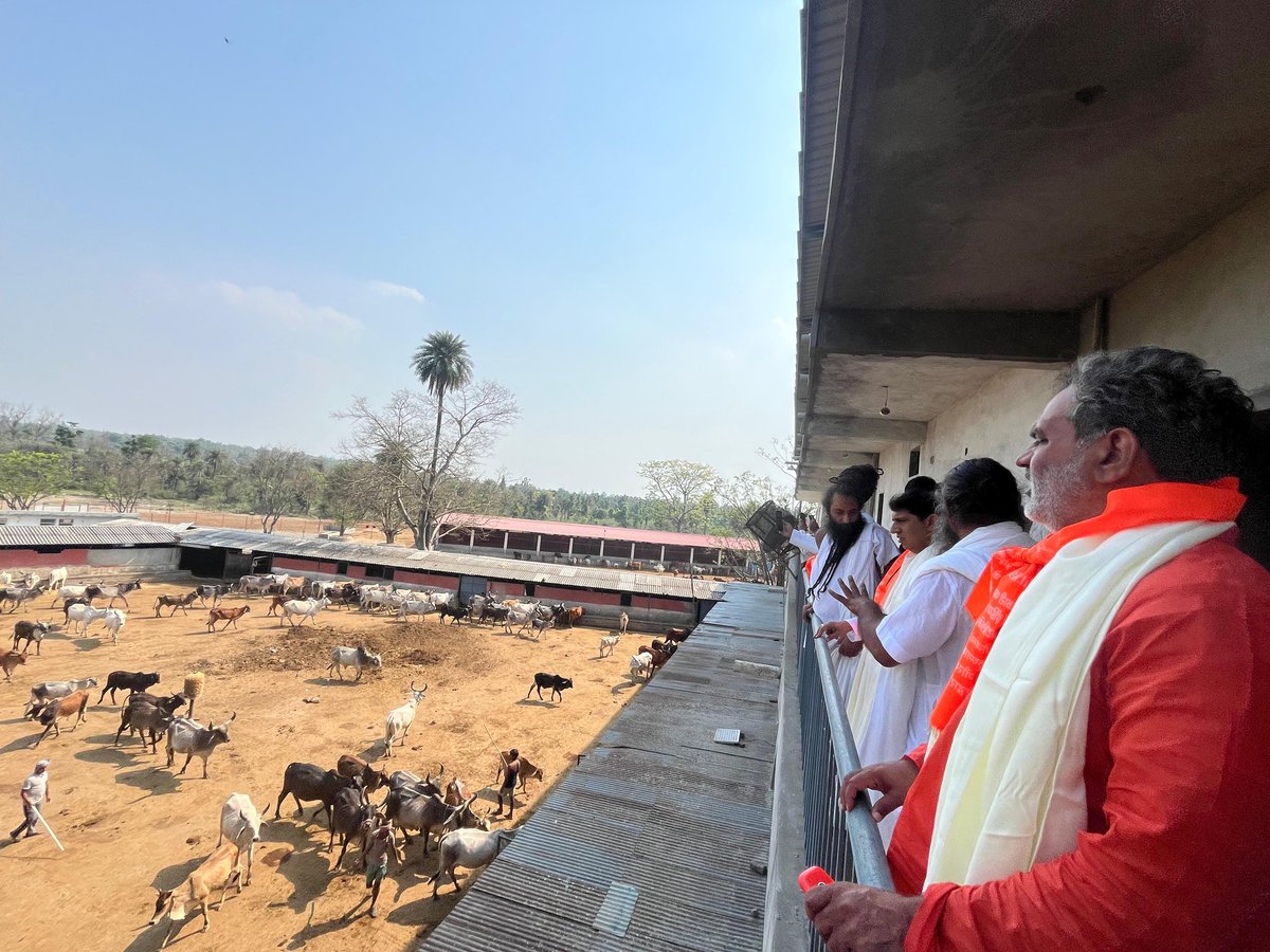 आज नेपाल के सांसद माननीय डॉ० अमरेश कुमार सिंह जी, उत्तराखंड के कैबिनेट मंत्री और रुड़की से विधायक माननीय प्रदीप बत्रा जी के साथ हरिद्वार के गैंडीखाता के निकट स्थित श्री कृष्णायन देसी गौरक्षाशाला का पूज्य श्री ईश्वरानंद दास जी महाराज के साथ भ्रमण किया।
<a href="/pushkardhami/">Pushkar Singh Dhami</a>

<a href="/BJP4UK/">BJP Uttarakhand</a>