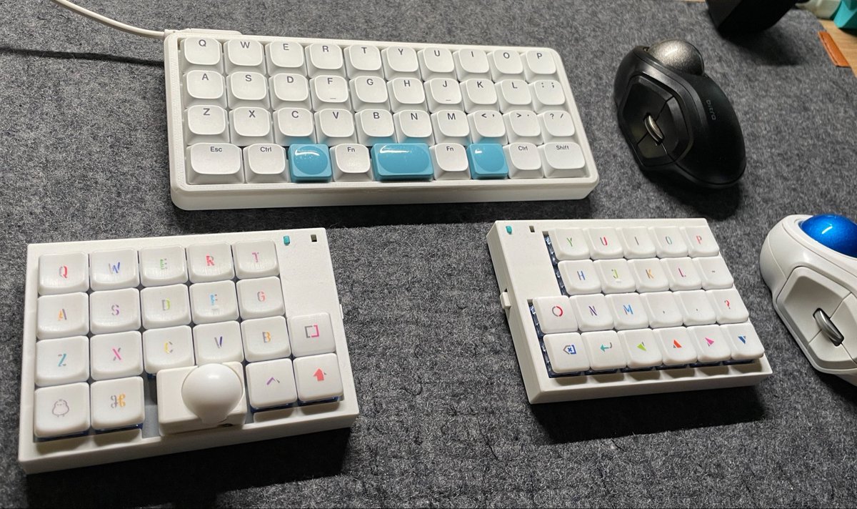 nine_khux's tweet photo. 今夜の作業のお供キーボード
AroundFortyLB と BeThirty v3 Ortho
実家のような安心感と1番新しい子を交互に使ってみます!久々にアウトプット…
#AroundForty_kbd #BeThirty https://t.co/ksrRw8xft5
