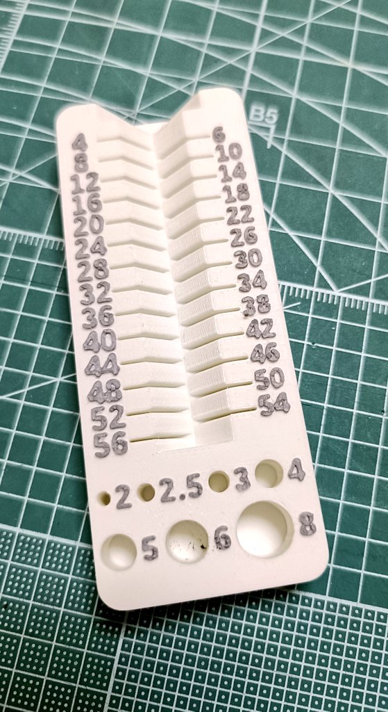 kamezo771's tweet image. コレは小ネジの長さと径が一発でわかる
スーパー便利アイテムです🧑‍🔧✨
#3DP #A1