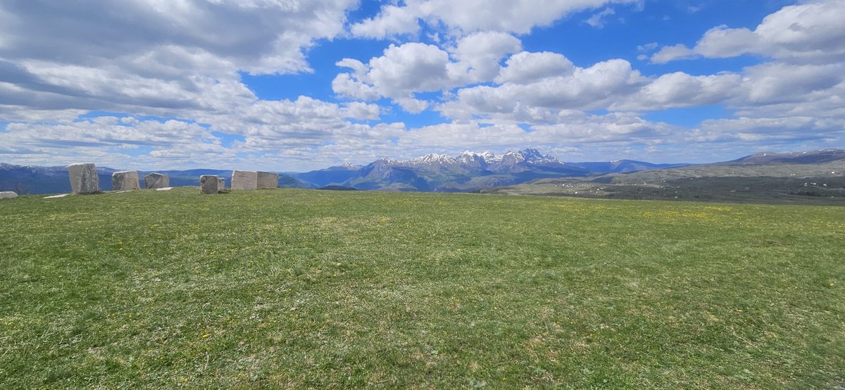 DragaPerisic's tweet photo. Maglic i Volujak ovako izgledaju "samo" sa Durmitora😀
#Durmitor
#PivskaPlanina #Pisce https://t.co/dryC01QBZc
