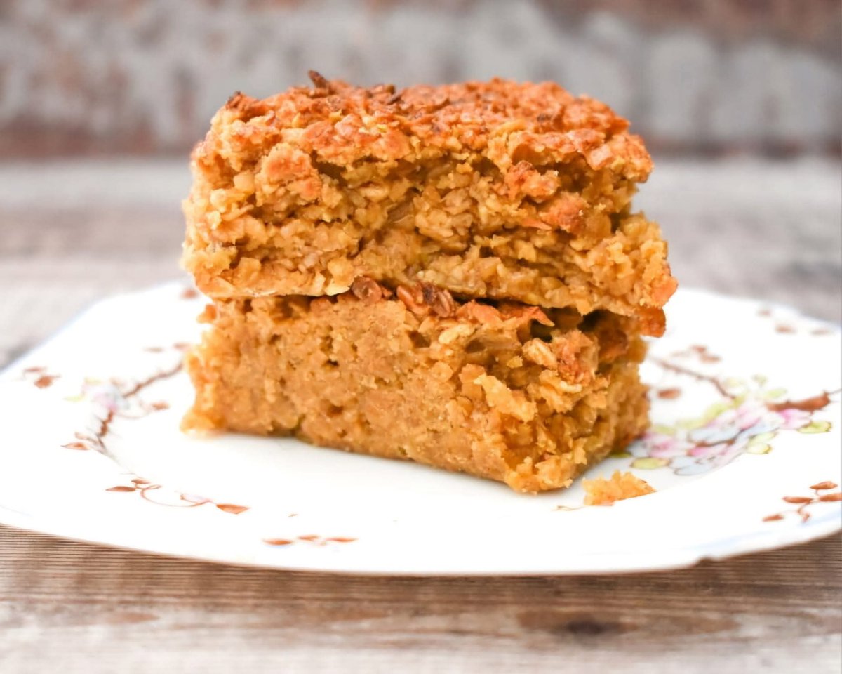 vegan_lunch_box's tweet image. Next from the lunchbox today chewy golden syrup flapjacks. I air fry these beauties but you can oven bake them instead.
theveganlunchbox.co.uk/air-fryer-gold… 
#vegan #vegetarian #plantbased #dairyfree