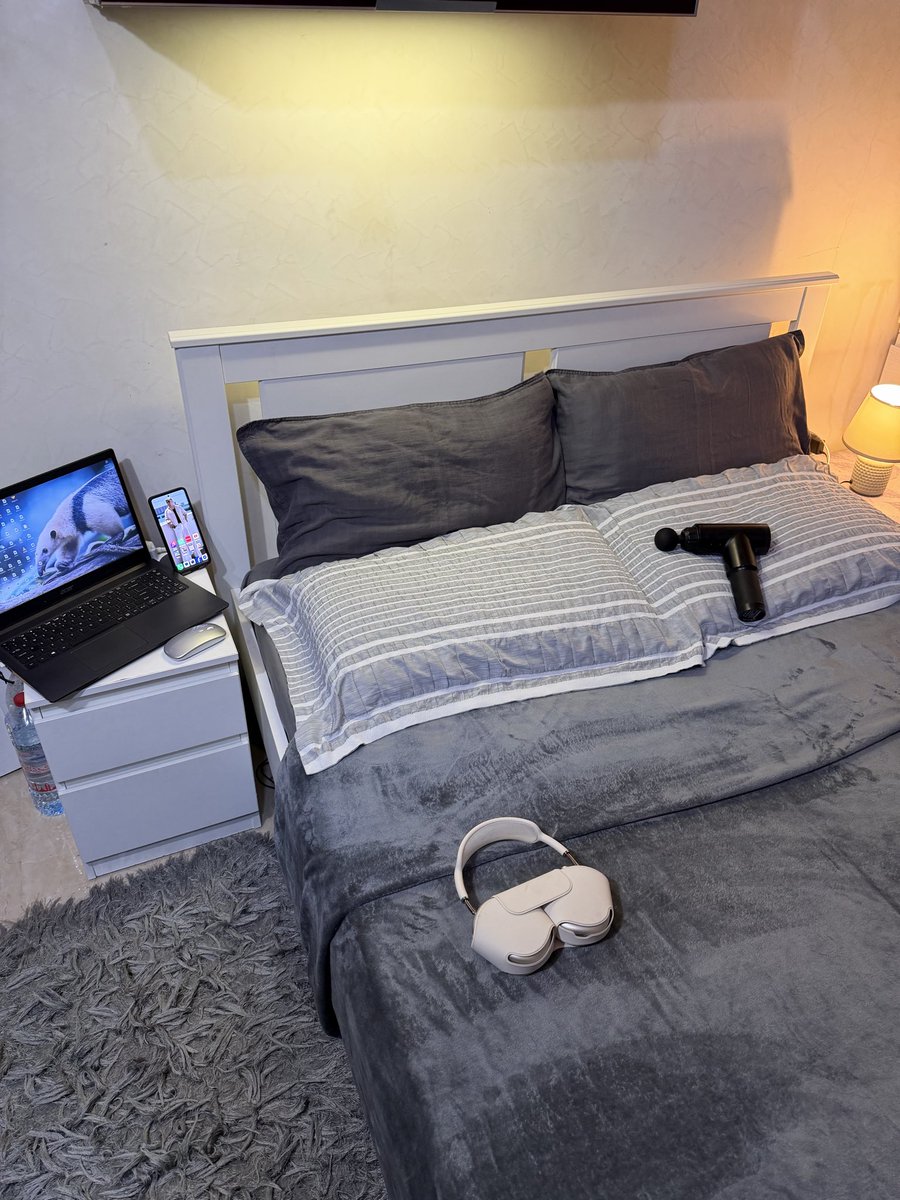 DxBO119Jeff's tweet photo. Bed’s all fresh… ready for some not-so-innocent activities later. 🤪😈
#Dubai #LaterTonight
#DateNightVibes #CantWait
#Anticipation
#PlansForTwo https://t.co/jkSK4cBLNo